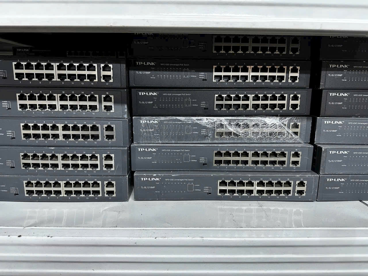 Bộ Chia Tín Hiệu Thông Minh Easy Gigabit 24 Cổng